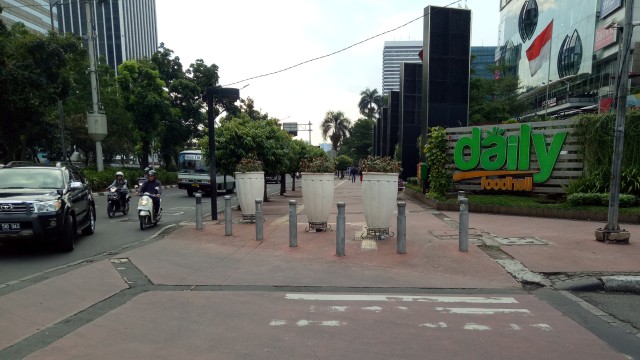 Suasana trotoar Sudirman-Thamrin. (Foto: Ainul Qalbi/kumparan)