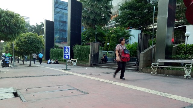 Suasana trotoar Sudirman-Thamrin. (Foto: Ainul Qalbi/kumparan)