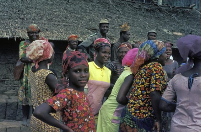 Para perempuan di Kamerun. (Foto: Dok. H.Grobe/Wikimedia commons)