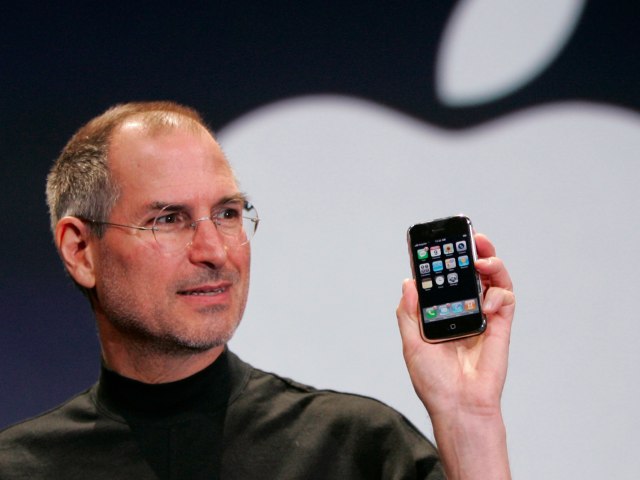 Steve Jobs dan iPhone (Foto: AP Photo)