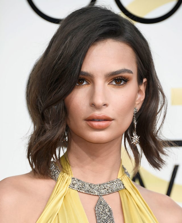 Makeup gold super seksi di Golden Globes 2017. (Foto: Frazer Harrison/ Getty Images)