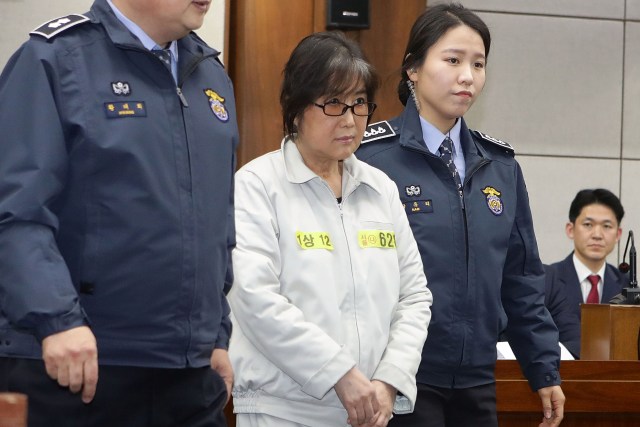 Choi Soon-sil, kawan dekat Presiden Park Geun-hye. (Foto: Chung Sung-Jun/Reuters)