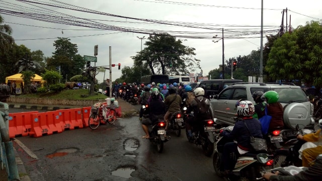 Jalan Harsono RM ke arah Ragunan ditutup. (Foto: Aria Pradana/kumparan)