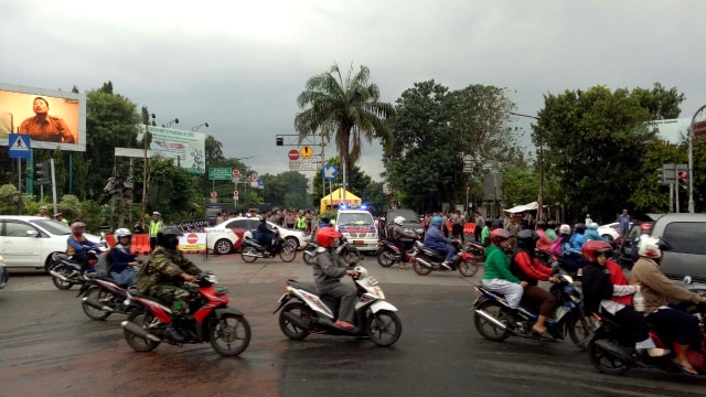 Jelang sidang Ahok, jalan Harsono RM ditutup. (Foto: Aria Pradana/kumparan)