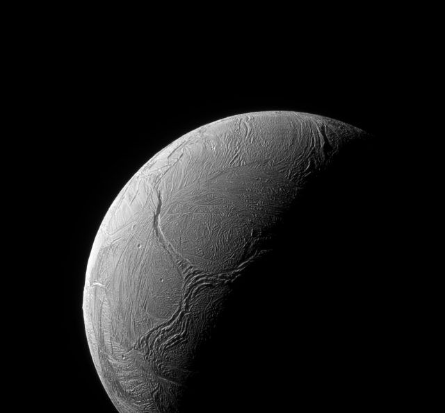 'Tentakel' permukaan Bulan Enceladus dari Saturnus (Foto: NASA/JPL-Caltech/Space Science Institute)