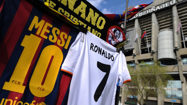 Messi & Ronaldo (Ilustrasi) Foto: Denis Doyle/Stringer