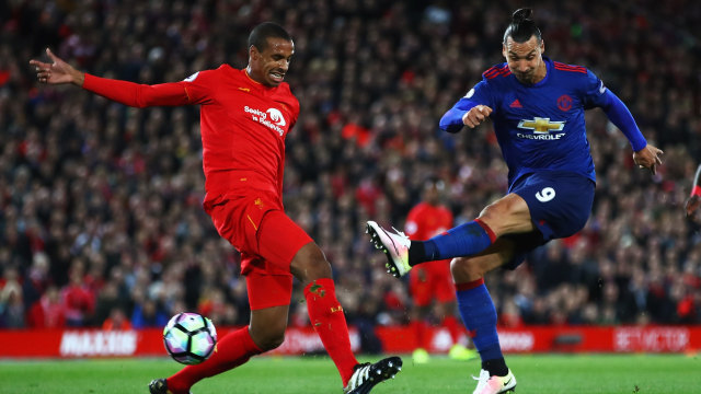 Joel Matip & Zlatan Ibrahimovic (Foto: Clive Brunskill)