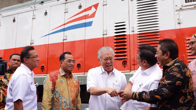 Tiga menteri meninjau pembangunan di Priok. (Foto: Fanny Kusumawardhani/kumparan)