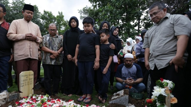 Istri dan anak Oon Project Pop. (Foto: Bagus Edi Saputra/kumparan)