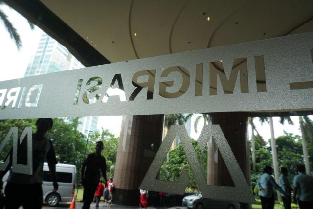 Kaca gedung Direktorat Jendral Imigrasi. (Foto: Aditia Noviansyah/kumparan)