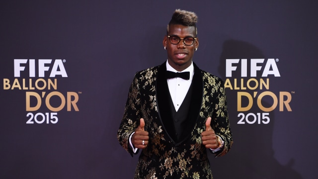 Penampilan nyentrik Pogba di Gala Ballon d'Or 2015 (Foto: Matthias Hangst/GettyImages)