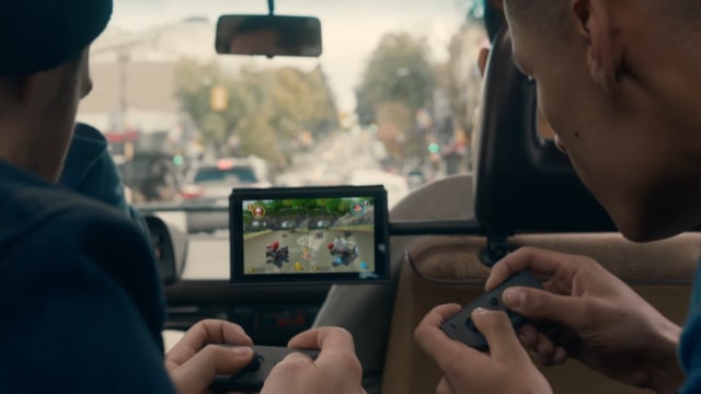 Memainkan Nintendo Switch dengan dua pemain. (Foto: YouTube Nintendo)