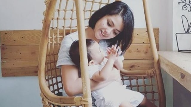 Revalina dan Bayi (Foto: vatemat/instagram)