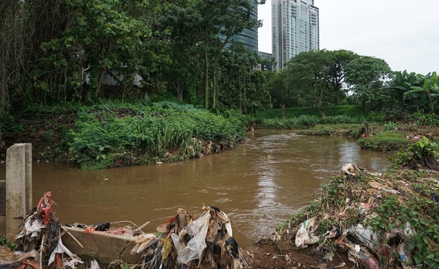 Kali Krukut Meluap, 2 RT Dan 2 Jalan Di Jakarta Selatan Kebanjiran ...