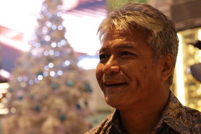 Senyum Budi saat berbincang dengan kumparan. (Foto: Fanny Kusumawardhani/kumparan)