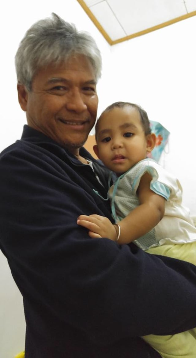 Budi Soehardi bersama salah satu anak asuhnya. (Foto: Dokumentasi pribadi Budi Soehardi)