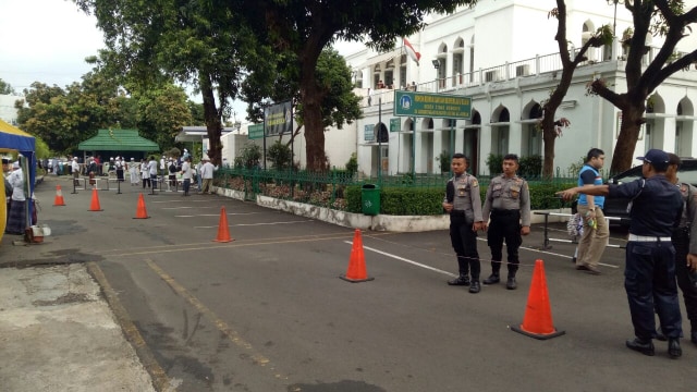 Pengamanan di Masjid Al Azhar (Foto: Mustaqim Amna/kumparan)