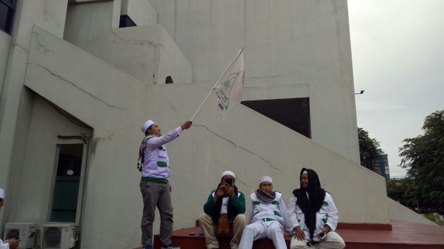 Massa FPI di Masjid Al Azhar (Foto: Mustaqim Amna)