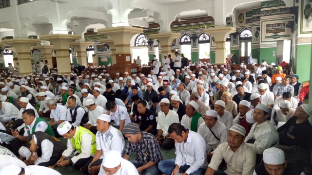 Pembacaan surat Ar-Rahman bersama-sama. (Foto: Aria Pradana/kumparan)