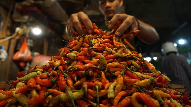 Penjual Cabai di pasar. (Foto: Aditia Noviansyah/kumparan)