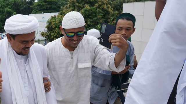 Berfoto bersama Habib Rizieq (Foto: Aditia Noviansyah/kumparan)