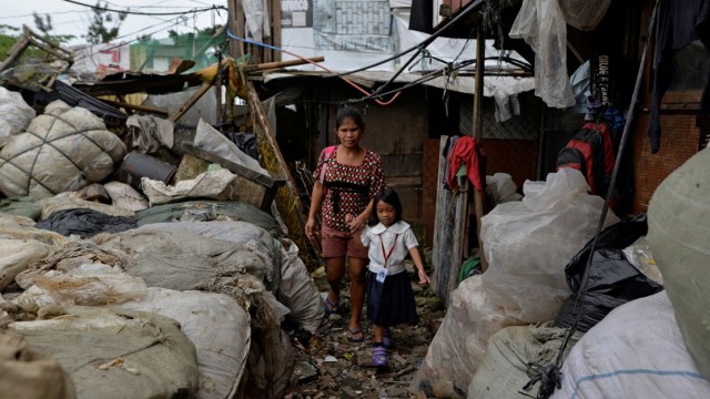 Ilustrasi kemiskinan (Foto: Reuters/Ezra Acayan )