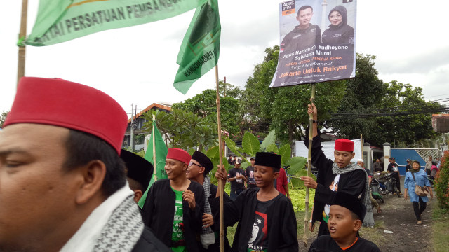 Massa pendukung Agus-Sylvi (Foto: Ochi Amanaturrosyidah/kumparan)