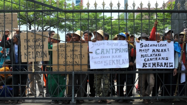 Unjuk rasa warga mengenai Pabrik Semen Rembang (Foto: ANTARA FOTO/R Rekotomo)