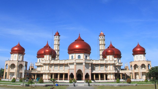 Masjid Agung Baitul Makmur, Aceh Barat Foto: Syifa Yulinnas/Antara