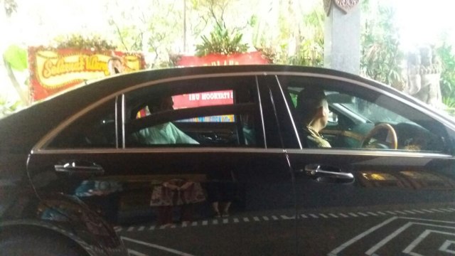 Jokowi di dalam mobil kepresidenan (Foto: Dok. Istimewa)