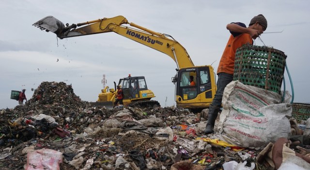 Sampah-sampah di Bantargebang, Bekasi. Foto: Aditia Noviansyah/kumparan