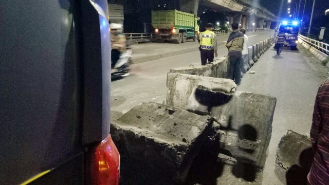 Kecelakaan terjadi di Jembatan Kebayoran Lama (Foto: M. Iqbal/kumparan)