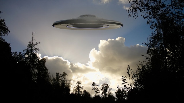 Ilustrasi UFO, benda yang terbang di langit. Foto: pixabay.com