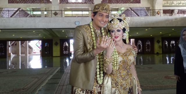 Lucky Hakim resmi meminang Tiara Dewi. (Foto: Prabarini Kartika/kumparan)