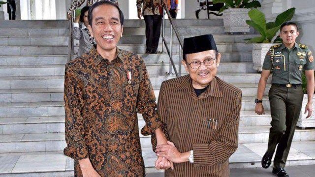 Presiden Jokowi bersama B.J. Habibie (Foto: Dok. Biro Pers Kepresidenan)