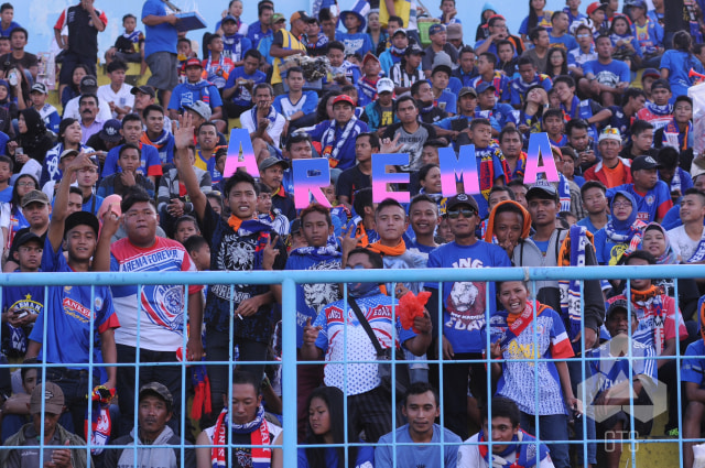 Suporter Arema FC Aremania (Foto: Indonesiansc.com)