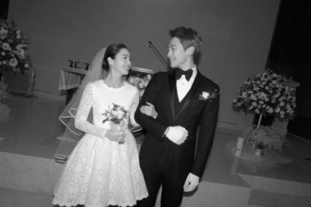 Rain dan Kim Tae Hee melangsungkan pernikahan. (Foto: Dok. isplus.joins.com)