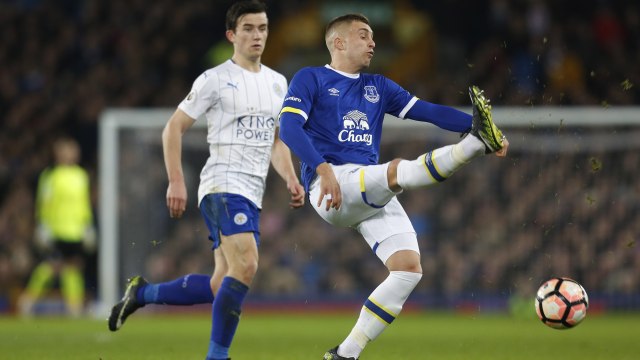 Deulofeu (biru) resmi menjadi pemain AC Milan. (Foto: Reuters)