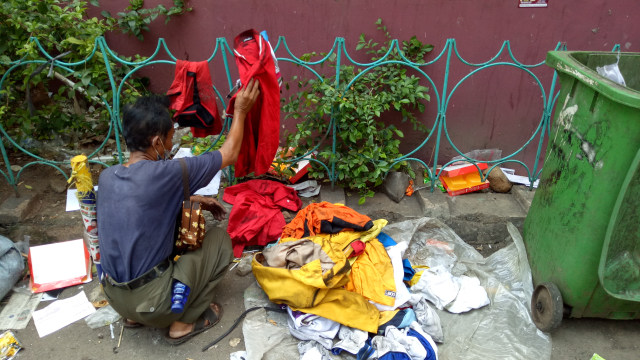 Sisa barang dagangan salah satu pedagang. (Foto: Anggi Dwiky/kumparan)