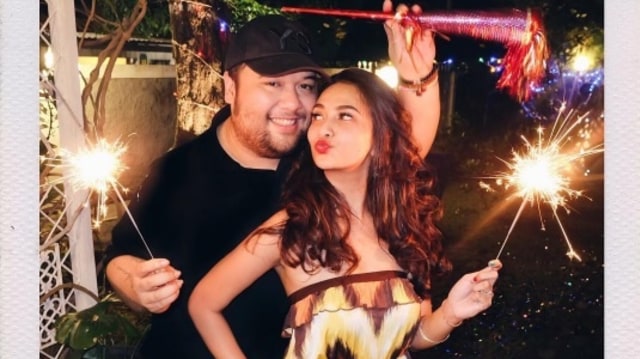 Vanessa Angel dan sang kekasih. (Foto: Instagram @vanessaangelofficial)