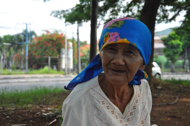 Senyum Nenek Saidah. (Foto: Kevin Kurnianto/kumparan)