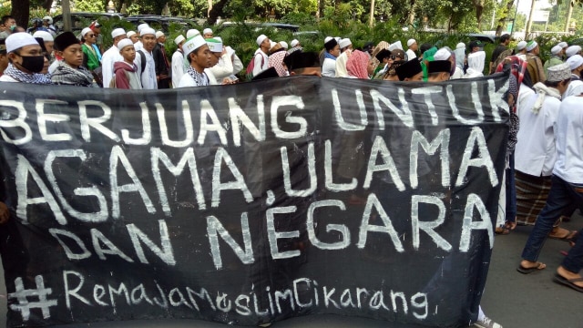 Massa demonstrasi dari Cikarang (Foto: Anggi Dwiky/kumparan)