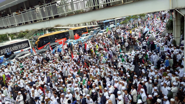 Massa FPI memadati jalan Sudirman (Foto: Aria Pradana/kumparan)