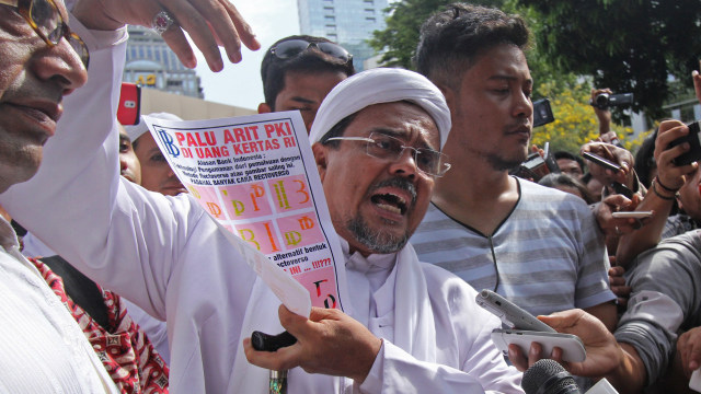 Habib Rizieq Shihab usai diperiksa di Polda Metro (Foto: Adeng Bustomi/Antara)