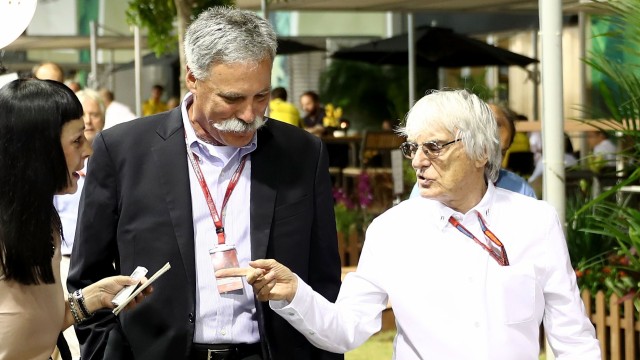 Bernie Ecclestone (kanan) bersama Chase Carey (Foto: Lars Baron/Getty Images)