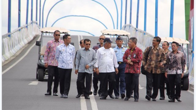 JK menuju lokasi peresmian jembatan Antapani (Foto: dok Kementerian PU)