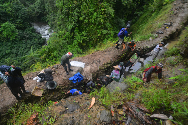 Jalur irigasi yang dibuka dari mata air Galunggung (Foto: Adeng Bustomi/Antara)