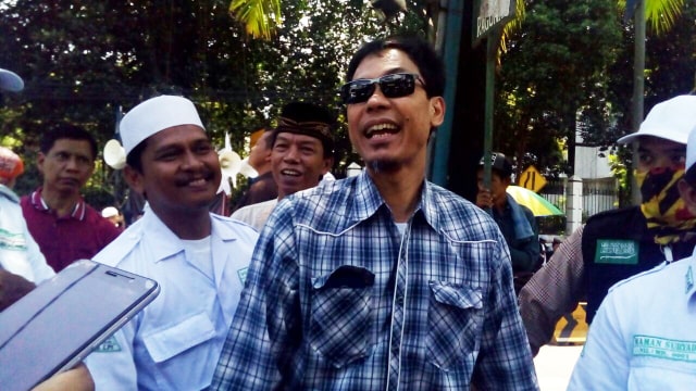 Ramai Video Diduga Munarman Check In dengan Wanita (415105)