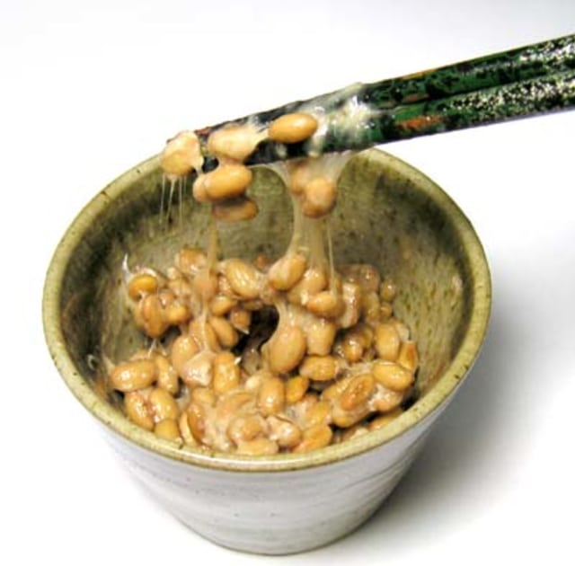 Natto salah satu makanan Jepang yang dianggap bau. (Foto: Wikimedia Commons)