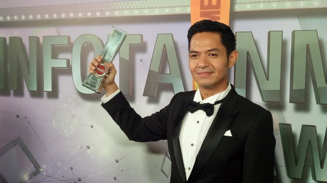 Dude Herlino di Entertainment Award (Foto: Mustaqim/kumparan)